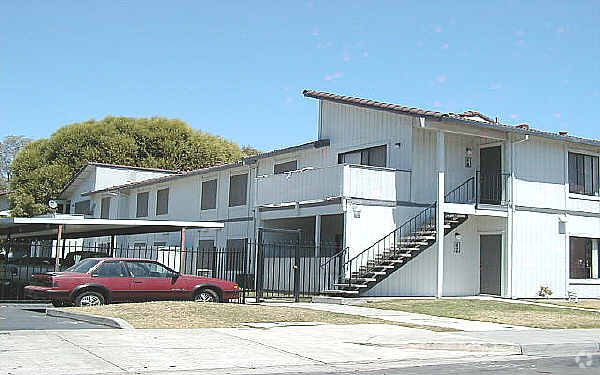 Building Photo - Lincoln Village Park Apartments