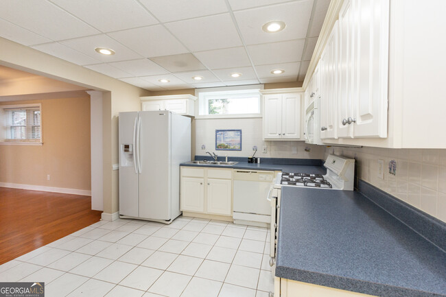 Building Photo - 155 Glenwood Ln