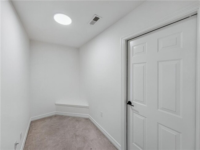 Building Photo - 904 Dixson St