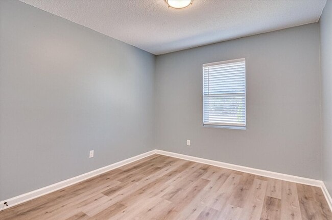 Building Photo - 2572 Tara Heights Cir