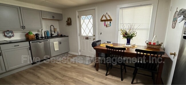 Building Photo - 48 Murray St