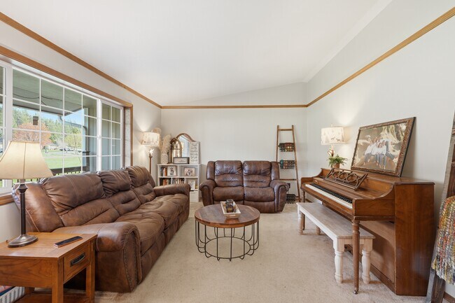 Building Photo - 21913 N Meadowview Dr