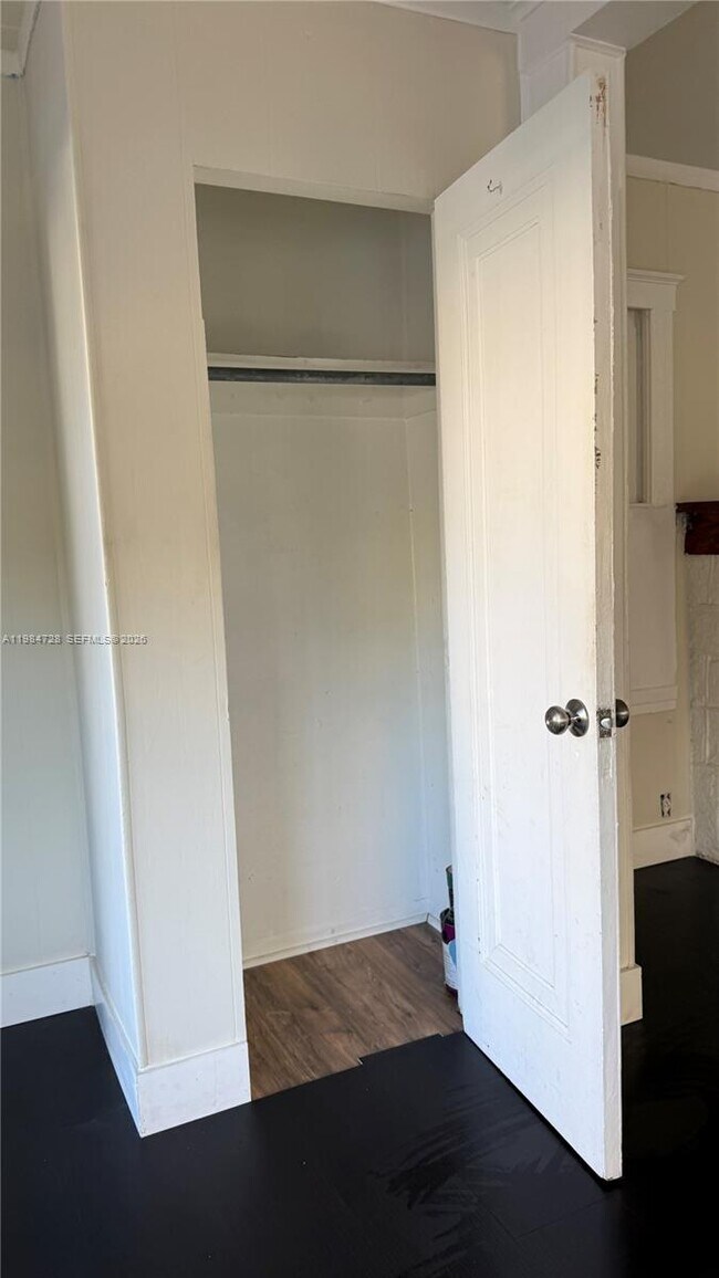 Building Photo - 225 N K St