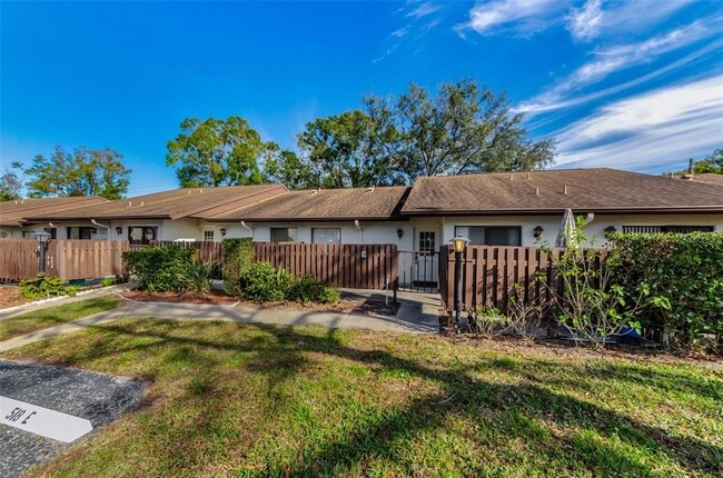 Primary Photo - 1725 Pine Ridge Way E