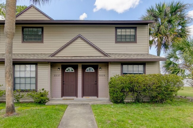 Primary Photo - Lovely 2BR/1.5BA Townhome for rent Near La...
