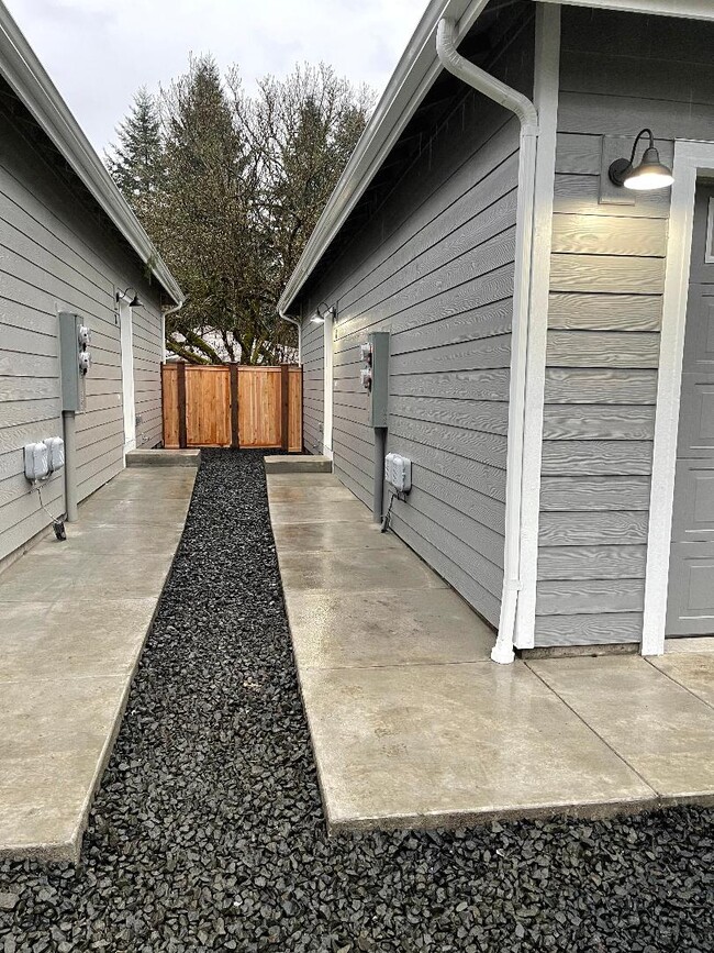 Building Photo - 6932 Liberty Ln