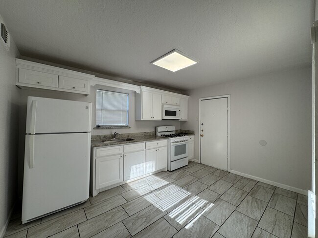 Building Photo - 134 Tarlton St