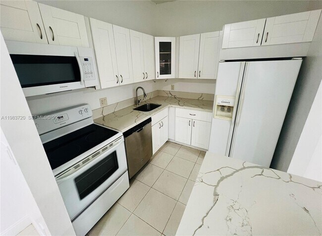 Building Photo - 9743 W McNab Rd