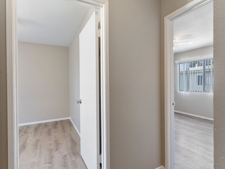 Building Photo - 1050 Gaviota Ave