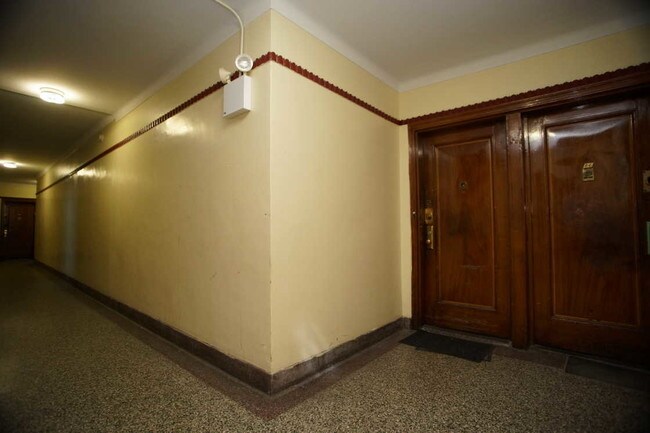 Building Photo - 6220 Bay Pkwy