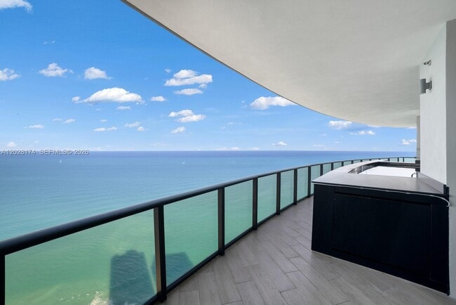 Building Photo - 18555 Collins Ave