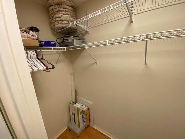 Building Photo - Great Location Turnkey Villa In The Village of Belvedere ANNUAL Lease