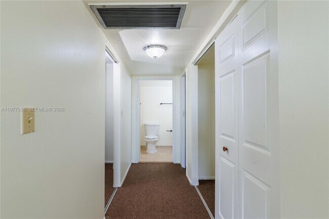 Building Photo - 6770 Indian Creek Dr