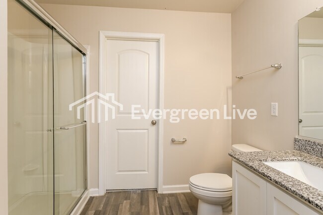 Building Photo - 125 Raymond St