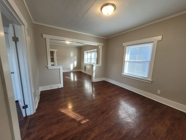 Building Photo - 2 Bedroom, 1 Bathroom Home with Detached Garage!