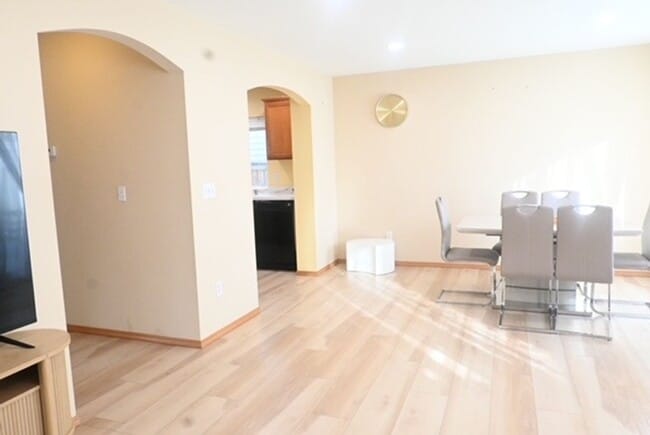 Building Photo - Lynnwood Home