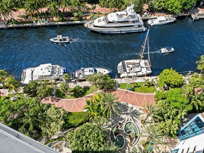 Building Photo - 333 Las Olas Way