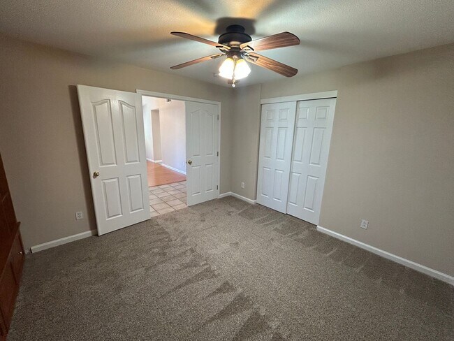 Building Photo - Beautiful 4 Bedroom, 2.5 Bath Deer Valley ...