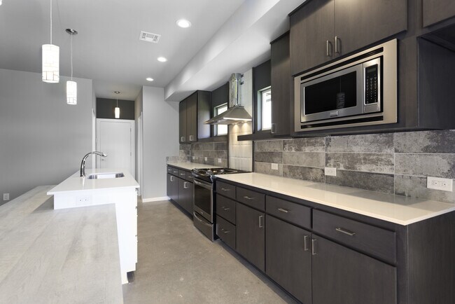 Building Photo - Stylish, Modern, Nearly New | 4-Bed | 2-Bath | Deer Creek Schools