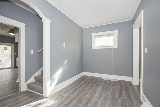 Building Photo - 3 BED, 1 BATH BEAUTIFUL SINGLE-FAMILY HOME IN CLEVELAND!