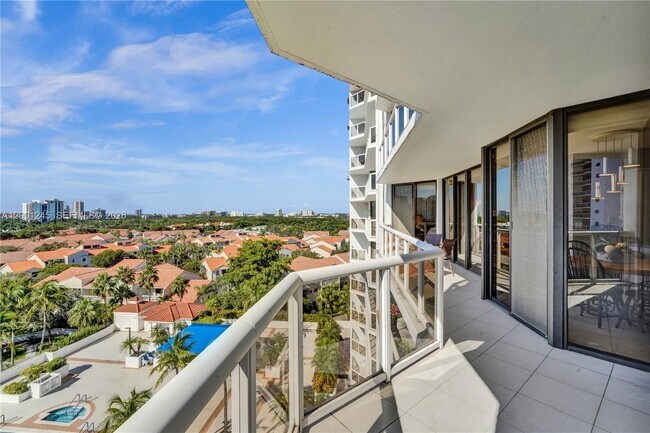 Building Photo - 3600 Yacht Club Dr