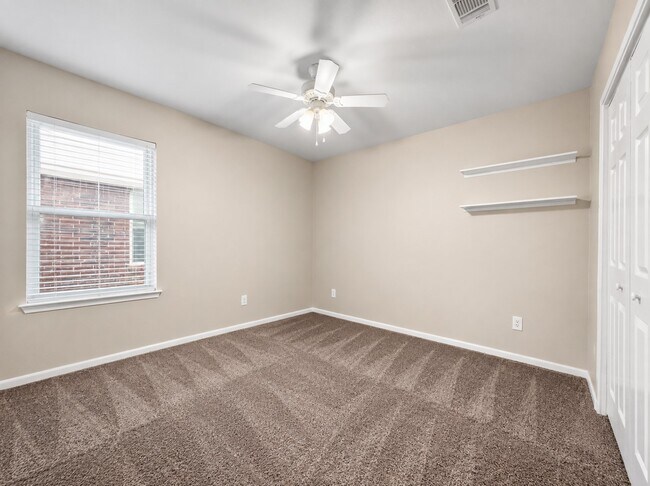 Building Photo - 6114 Menor Crest Dr