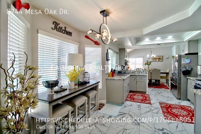 Building Photo - 8744 Mesa Oak Dr