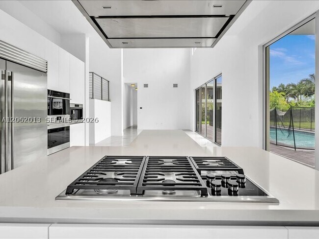 Building Photo - 16644 Botaniko Dr N