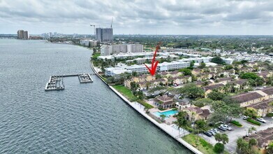 Building Photo - 1050 Lake Shore Dr