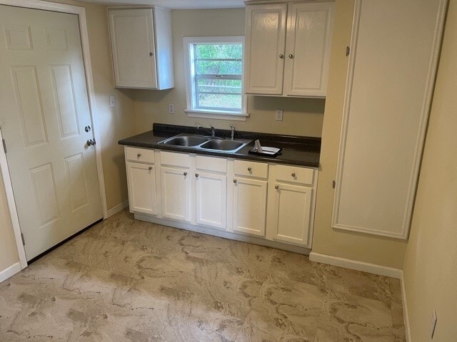 Building Photo - 2104 W Robbins St