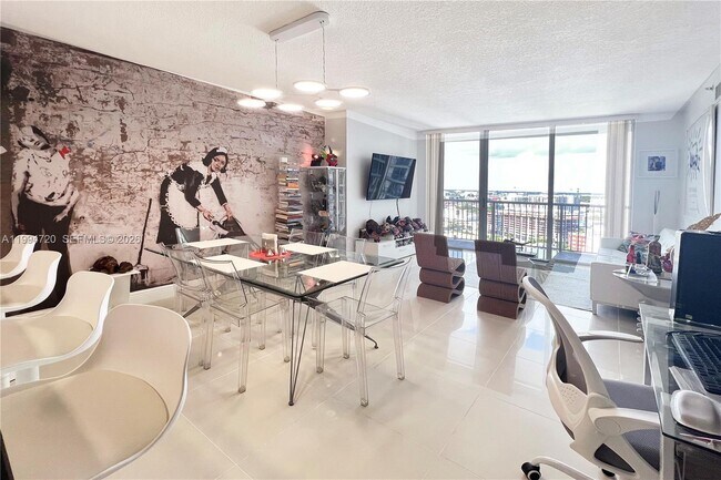 Building Photo - 1750 N Bayshore Dr