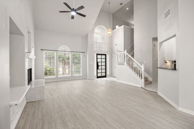 Building Photo - Spacious 3 Bed, 2.5 Bath in Prime Lakeway Location