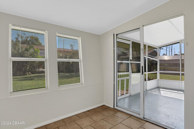 Building Photo - 2669 Anastasia Dr