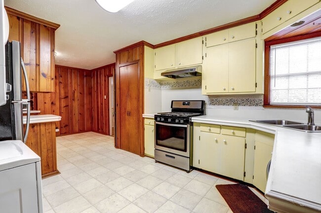 Building Photo - 3 Bedroom 2 Bathroom House in Texarkana, TX