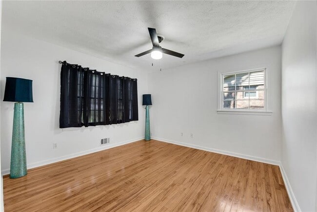 Building Photo - 3941 Forest Dr