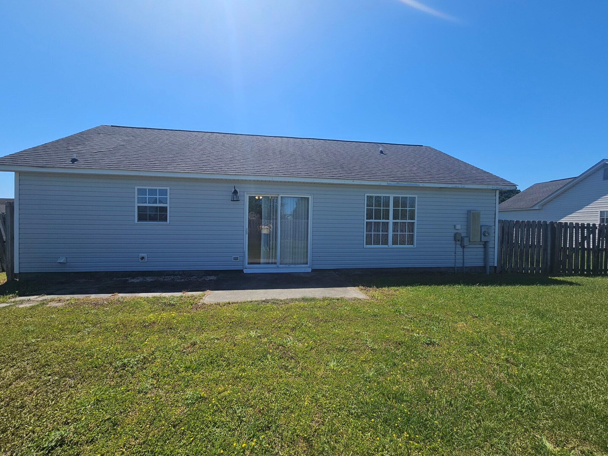 Building Photo - 2701 Ashby Dr