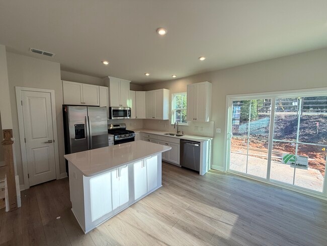 Building Photo - 206 Lograto Ln