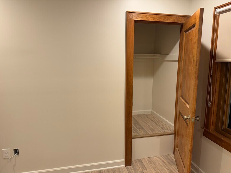 Building Photo - 1612 N Star Ave