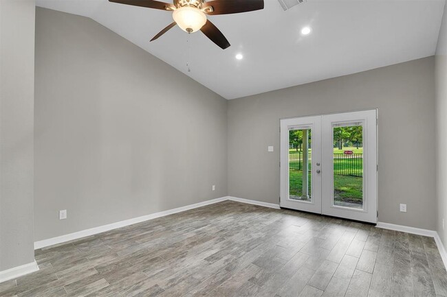 Building Photo - 3555 Balboa Cir