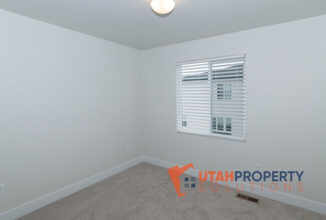 Building Photo - 388 S 980 W