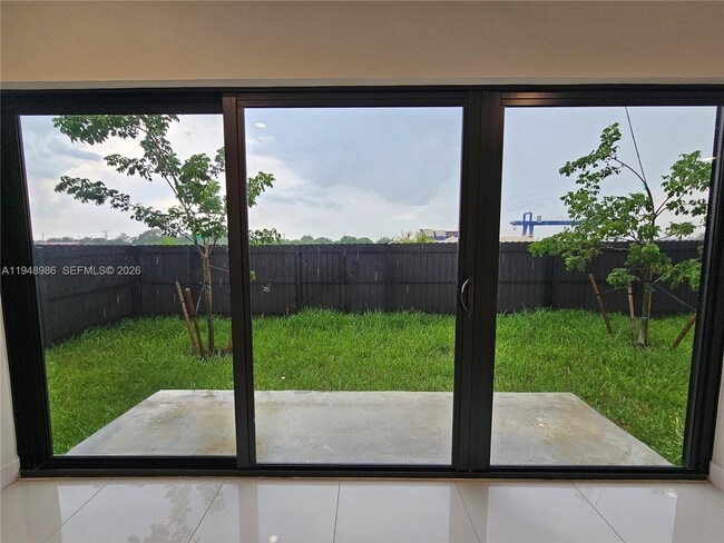 Building Photo - 215 NW 13th Pl