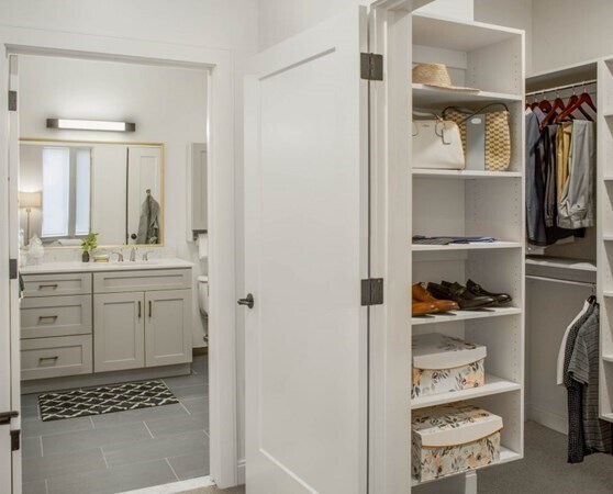 Building Photo - 10 Central St