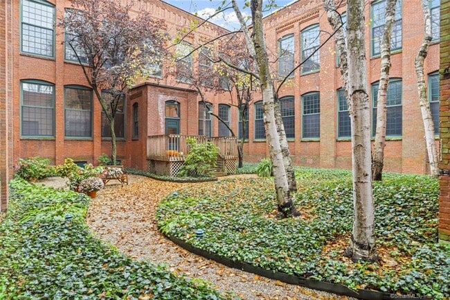 Building Photo - 25 Grand St