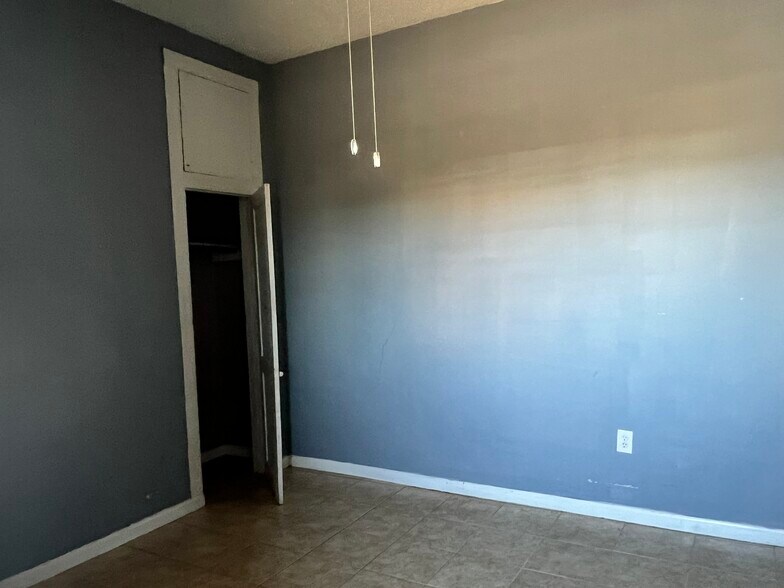 Building Photo - 400 Avenue B