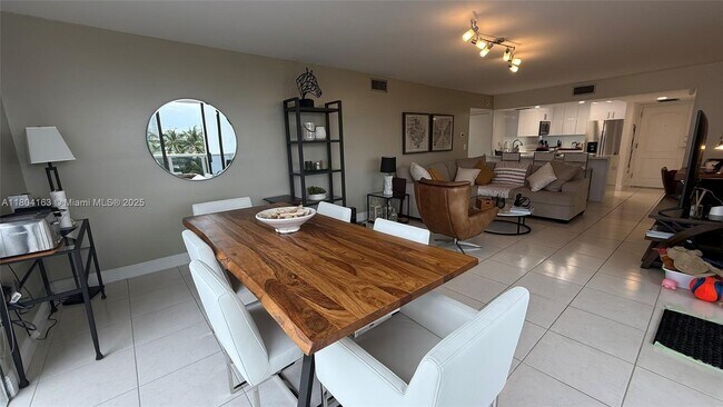 Building Photo - 3625 N Country Club Dr