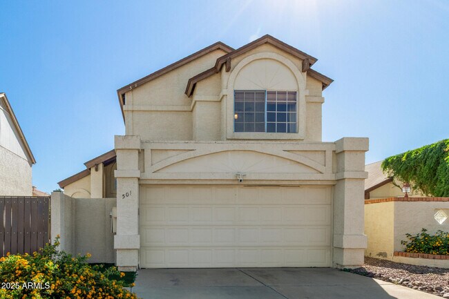 Building Photo - 501 E Topeka Dr