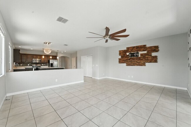 Building Photo - Welcome to this stunning 3-bedroom, 2-bath...
