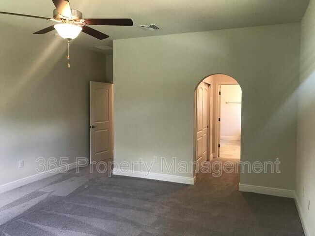 Building Photo - 3044 S Haberland Blvd