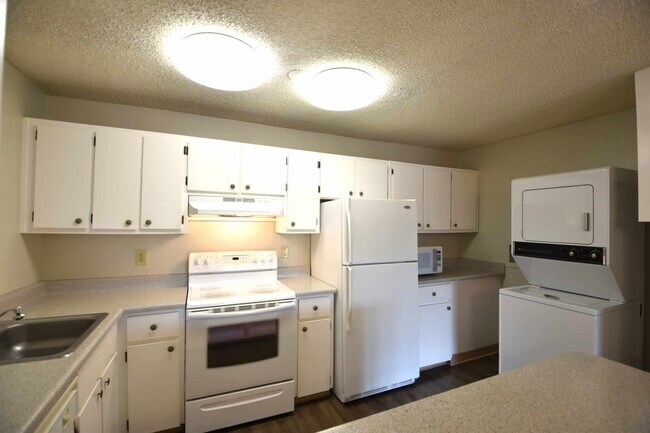 Building Photo - 3 Bedroom, 2 Bathroom Penthouse Condo in North Boulder.