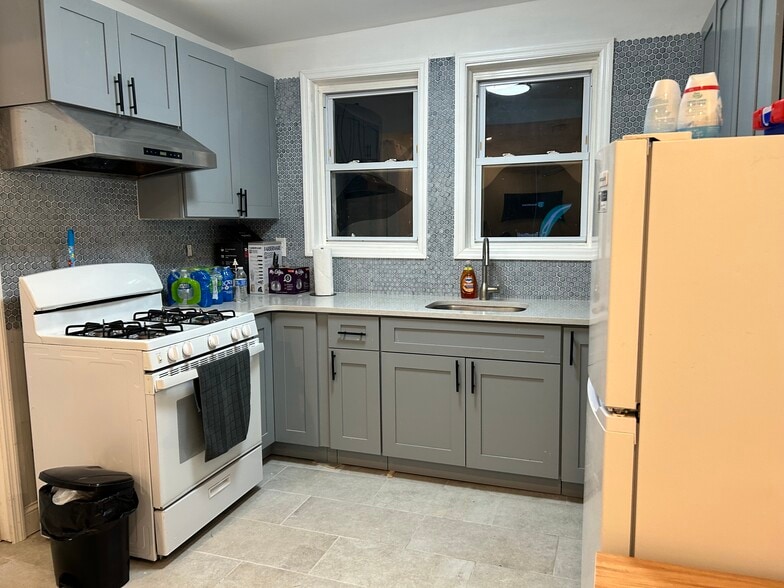 Building Photo - 8526 167th St